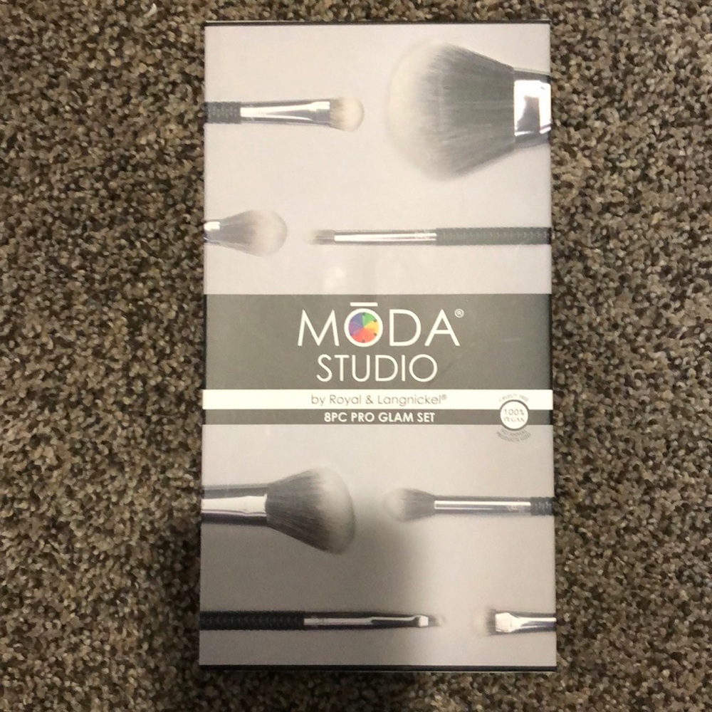 Moda Studio 8pc Pro Glam Set